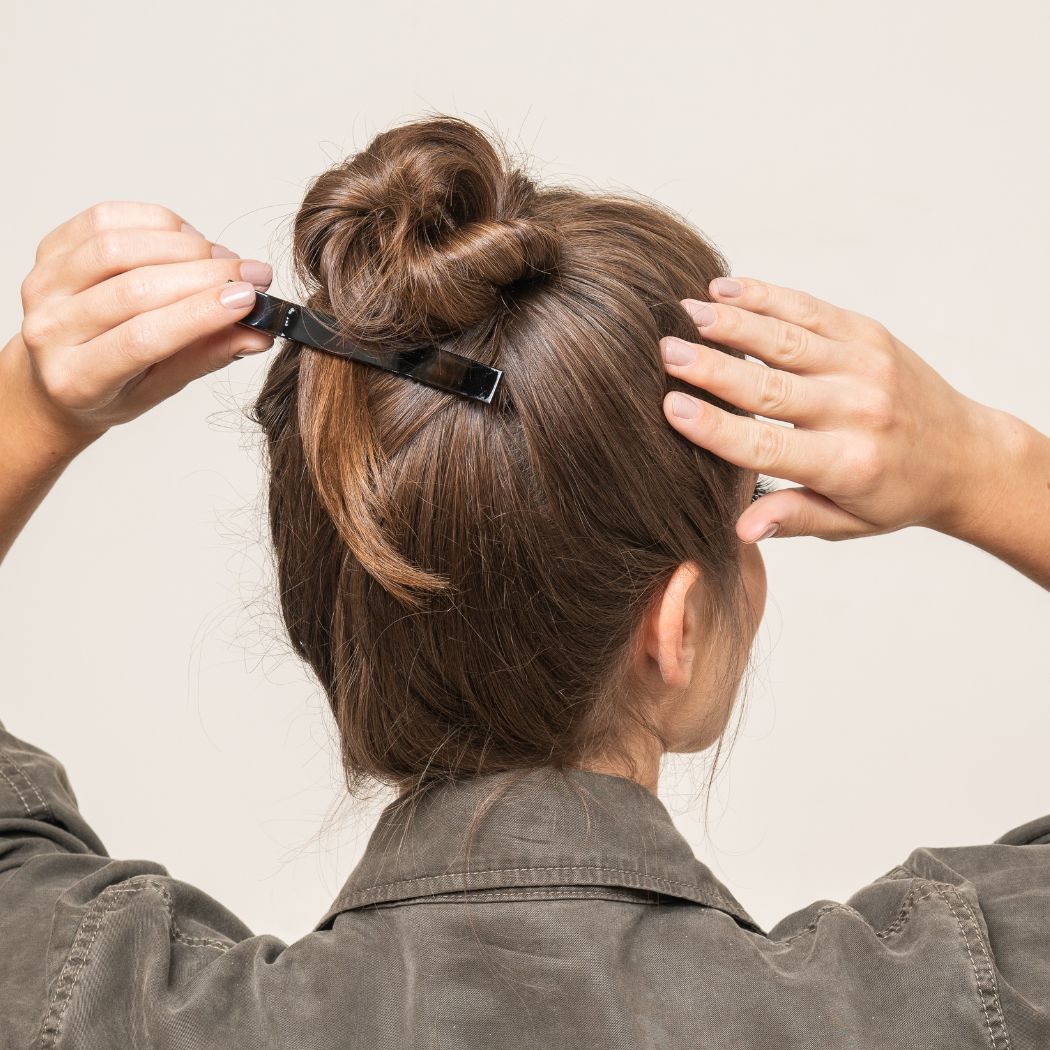 50-latko, wybierz ten dodatek, a twoja fryzura będzie wyglądać o niebo lepiej. Kupisz za grosze